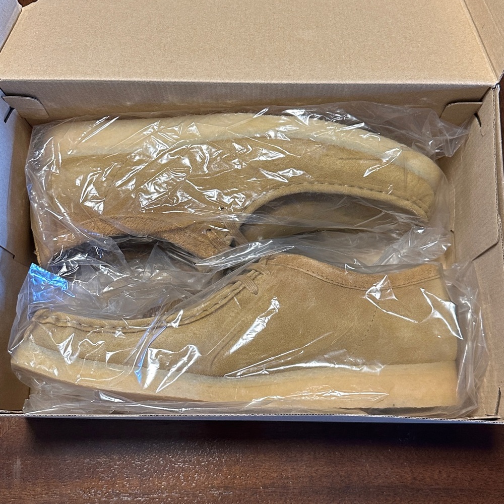 Men's Clarks Wallabee Oak Moss Suede shoes - Picture 5 of 6